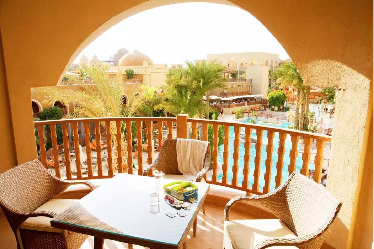 Grand Waterworld Makadi Family Star - Couples And Families Only Otel Hurgada Dış mekan fotoğraf Balcony of a hotel room