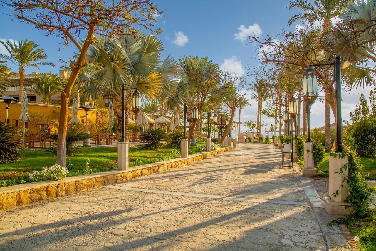 Grand Waterworld Makadi Family Star - Couples And Families Only Otel Hurgada Dış mekan fotoğraf The promenade in the center of the village