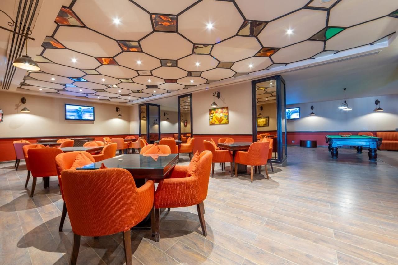 Grand Waterworld Makadi Family Star - Couples And Families Only Otel Hurgada Dış mekan fotoğraf The lounge at the airport