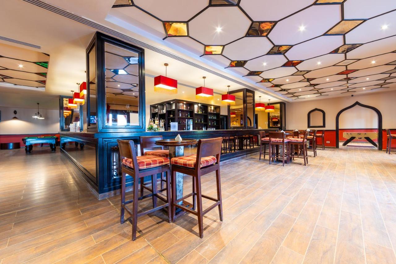 Grand Waterworld Makadi Family Star - Couples And Families Only Otel Hurgada Dış mekan fotoğraf The lounge at the airport