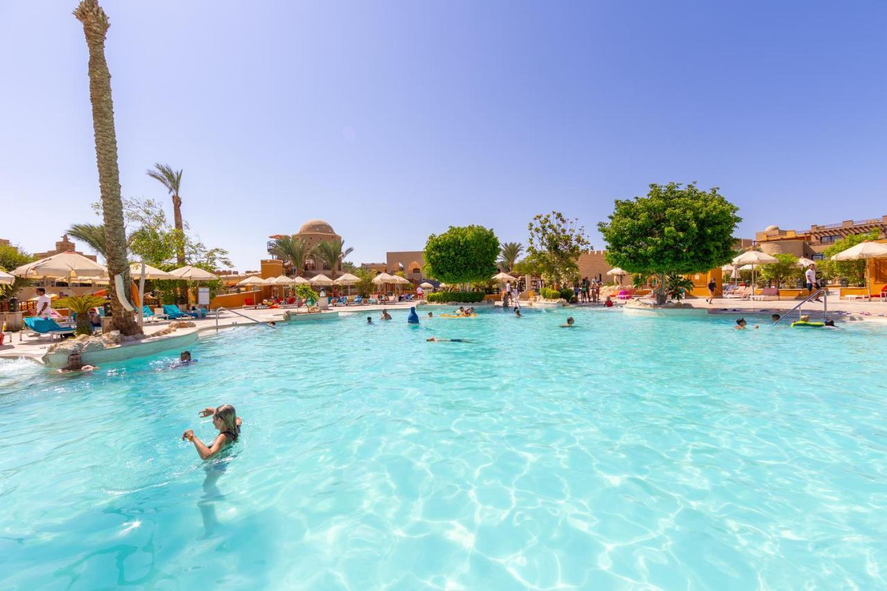 Grand Waterworld Makadi Family Star - Couples And Families Only Otel Hurgada Dış mekan fotoğraf The swimming pool at the resort