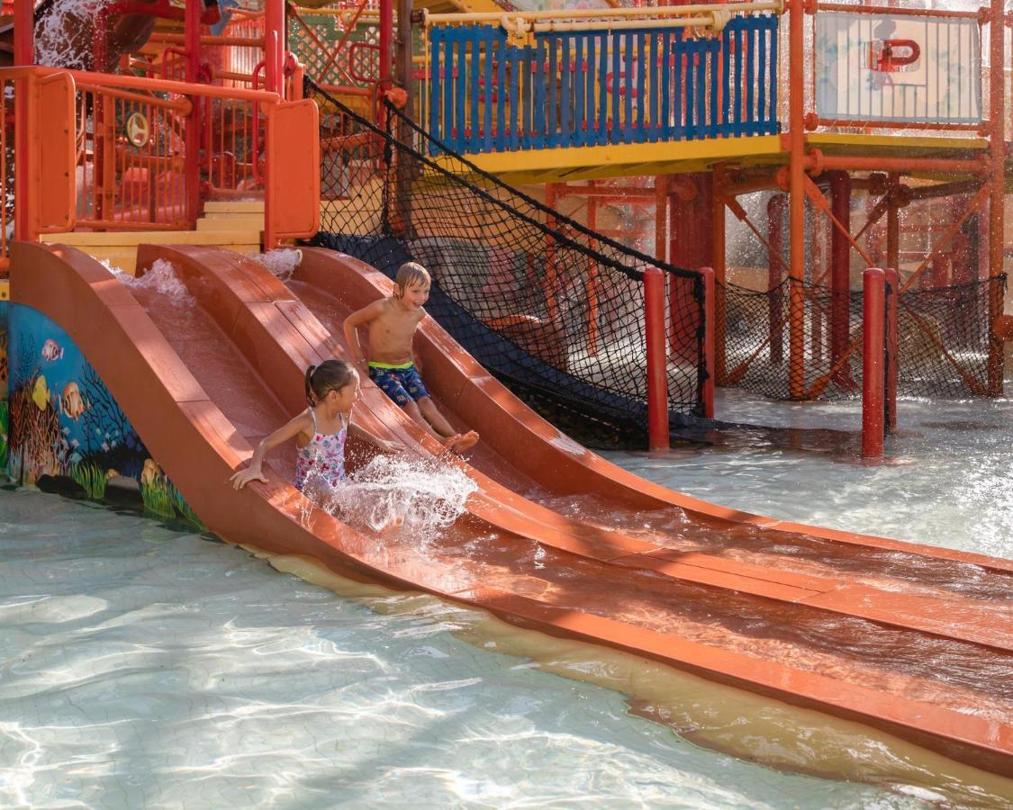 Grand Waterworld Makadi Family Star - Couples And Families Only Otel Hurgada Dış mekan fotoğraf The water park at the Great Wolf Lodge in Grand Opening 2006