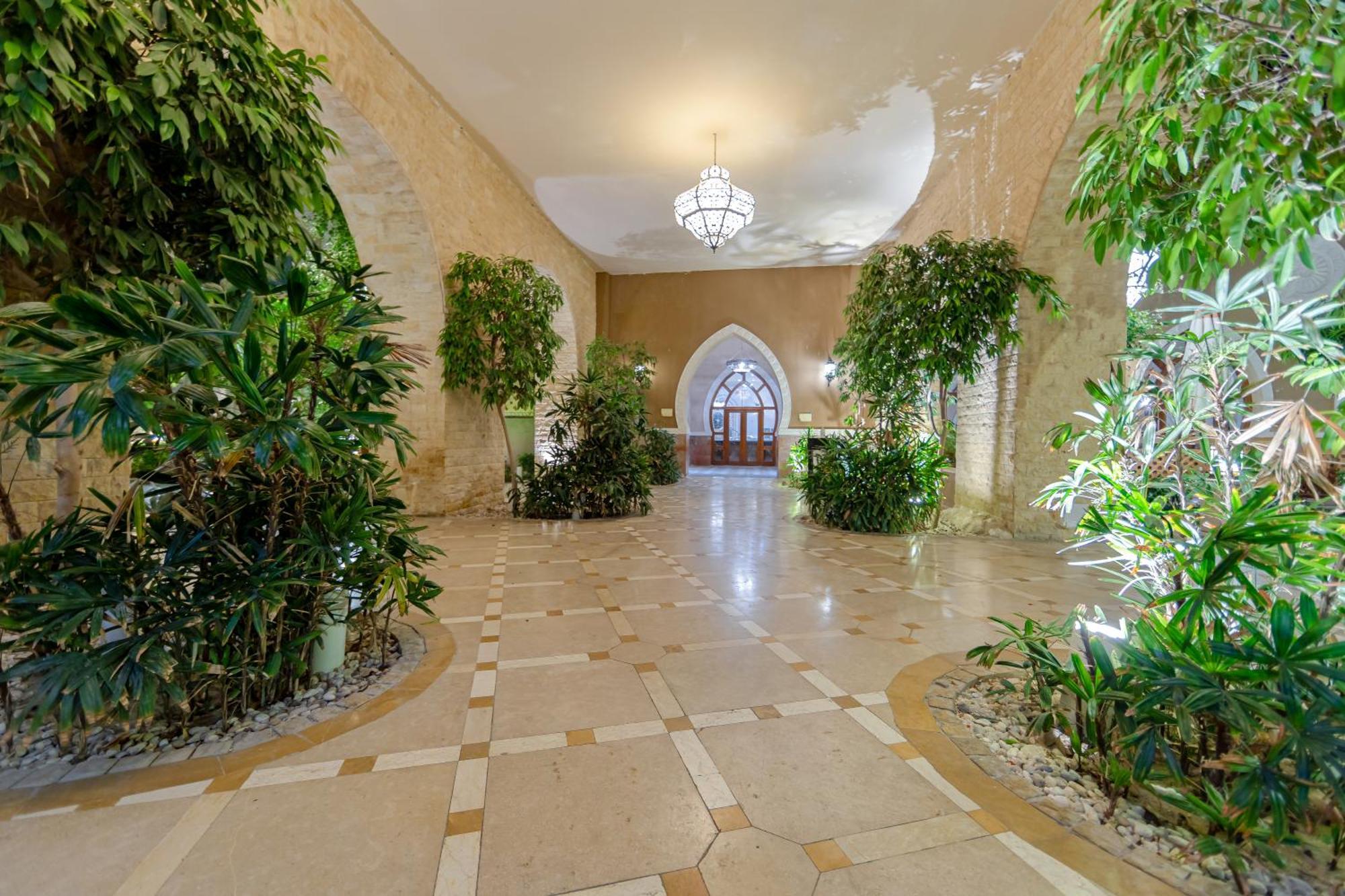 Grand Waterworld Makadi Family Star - Couples And Families Only Otel Hurgada Dış mekan fotoğraf The interior of the hotel